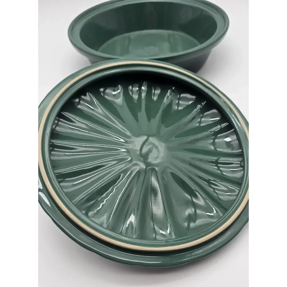 LE CREUSET Pumpkin Pie Dish W/Lid In Artichaut